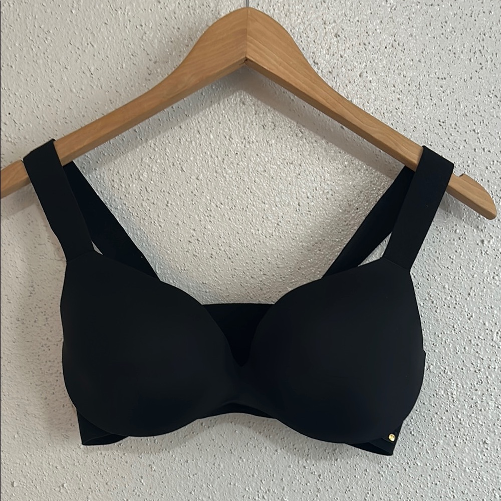 Victoria Secret Elegant Black Women's Bra
Size 36C